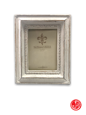 Cornice in legno bianco