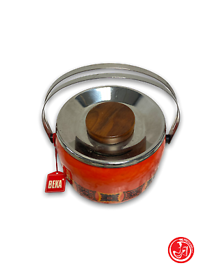 BEKA orange saucepan with lid and handle