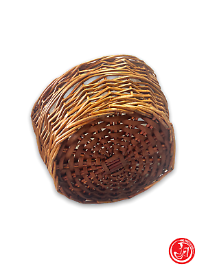 Wicker basket with handle