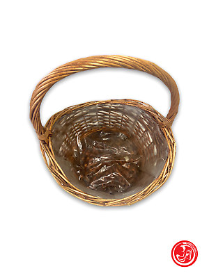 Wicker basket with handle