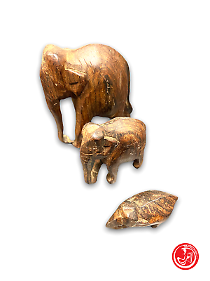 Family of wooden elephants