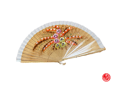 Wooden fan - floral pattern