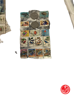 Collection de timbres de Malaisie avec pièces et billets de banque