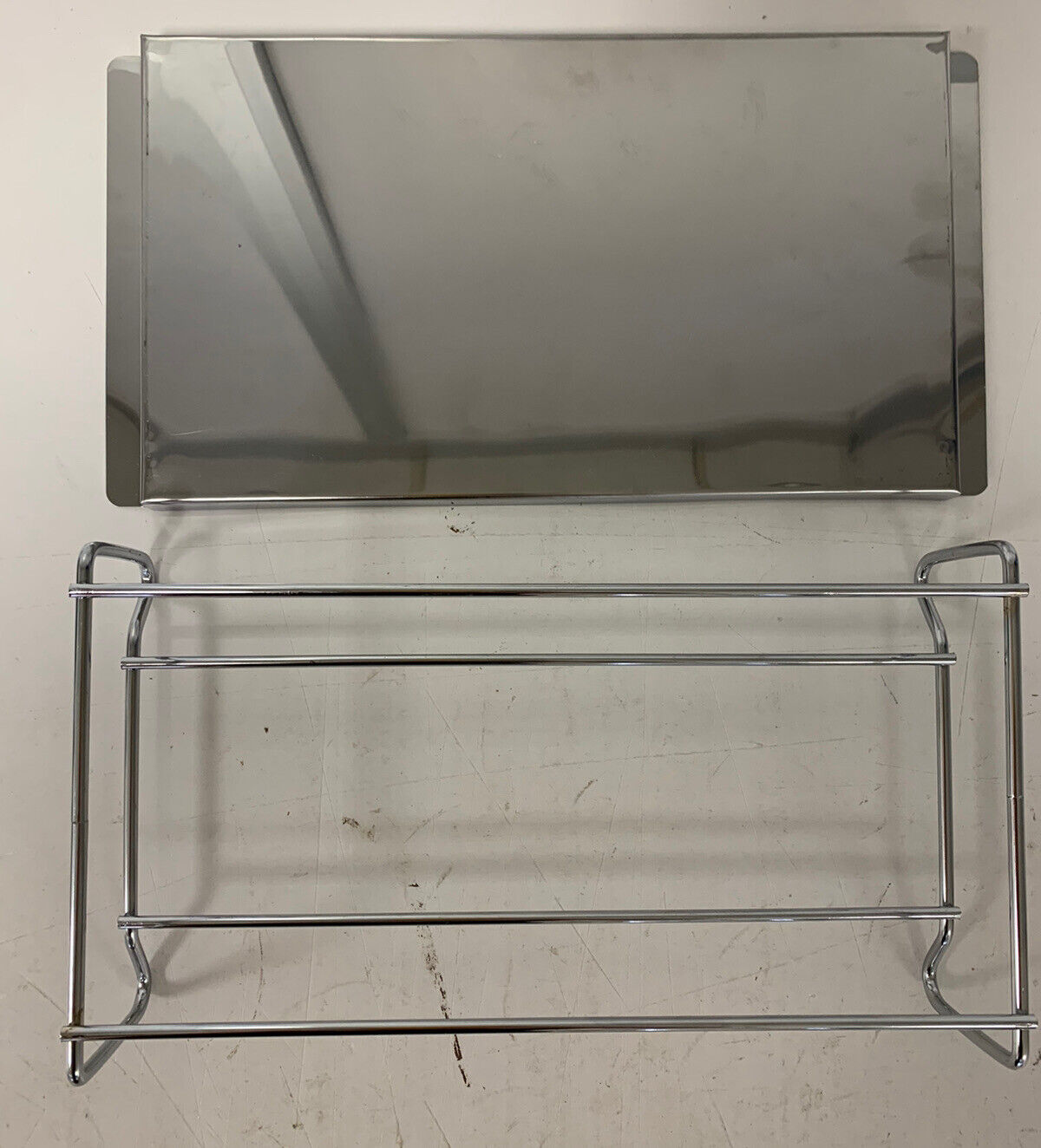 Kitchen tray with riser