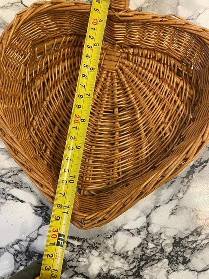 Cestino di vimini a foglia