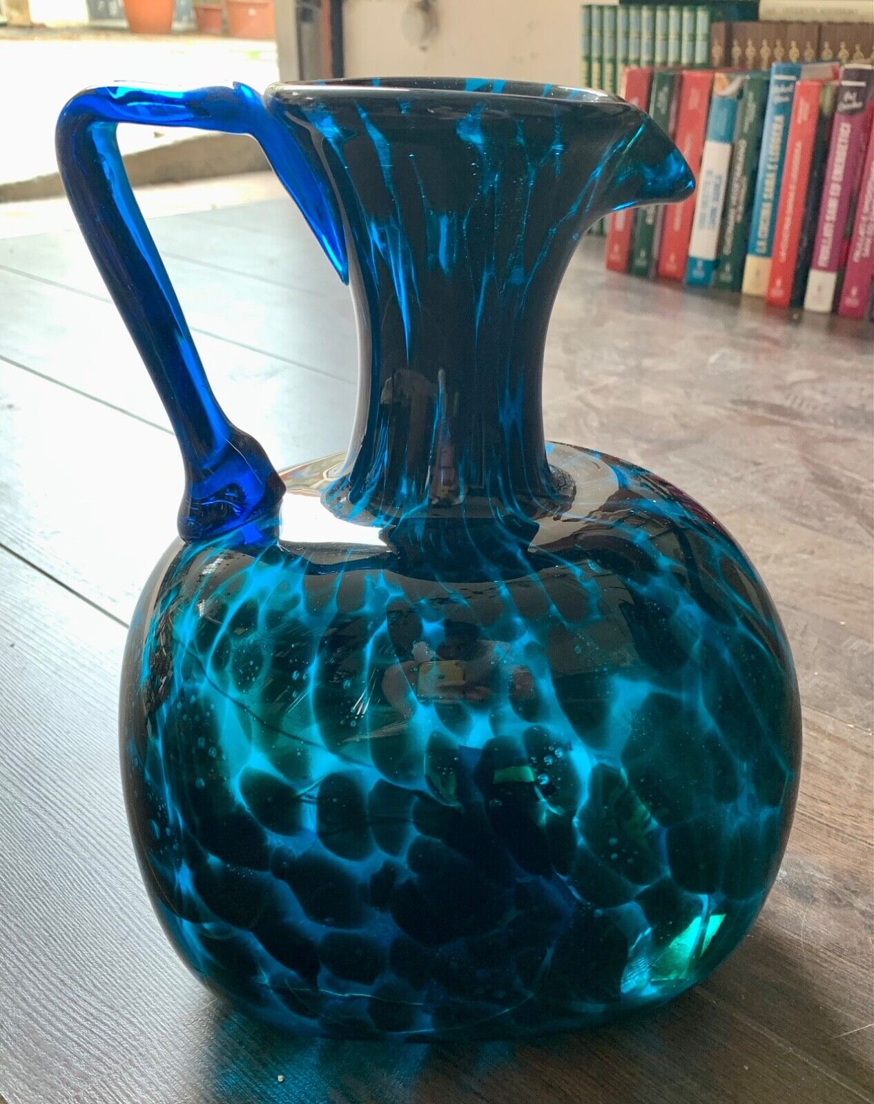 Vase en verre bleu