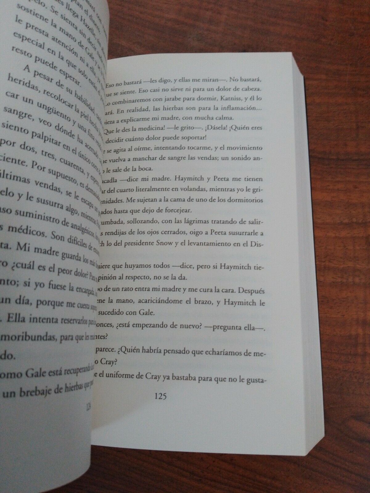 EN LLAMAS, Suzanne Collins, Molino 2012