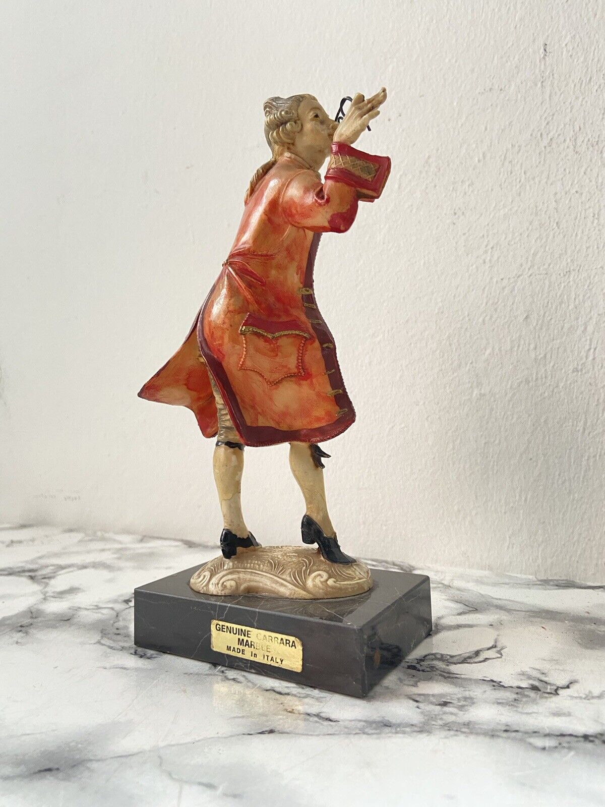 Figurine En Plastique San Remoi Avec Socle En Marbre De Carrare