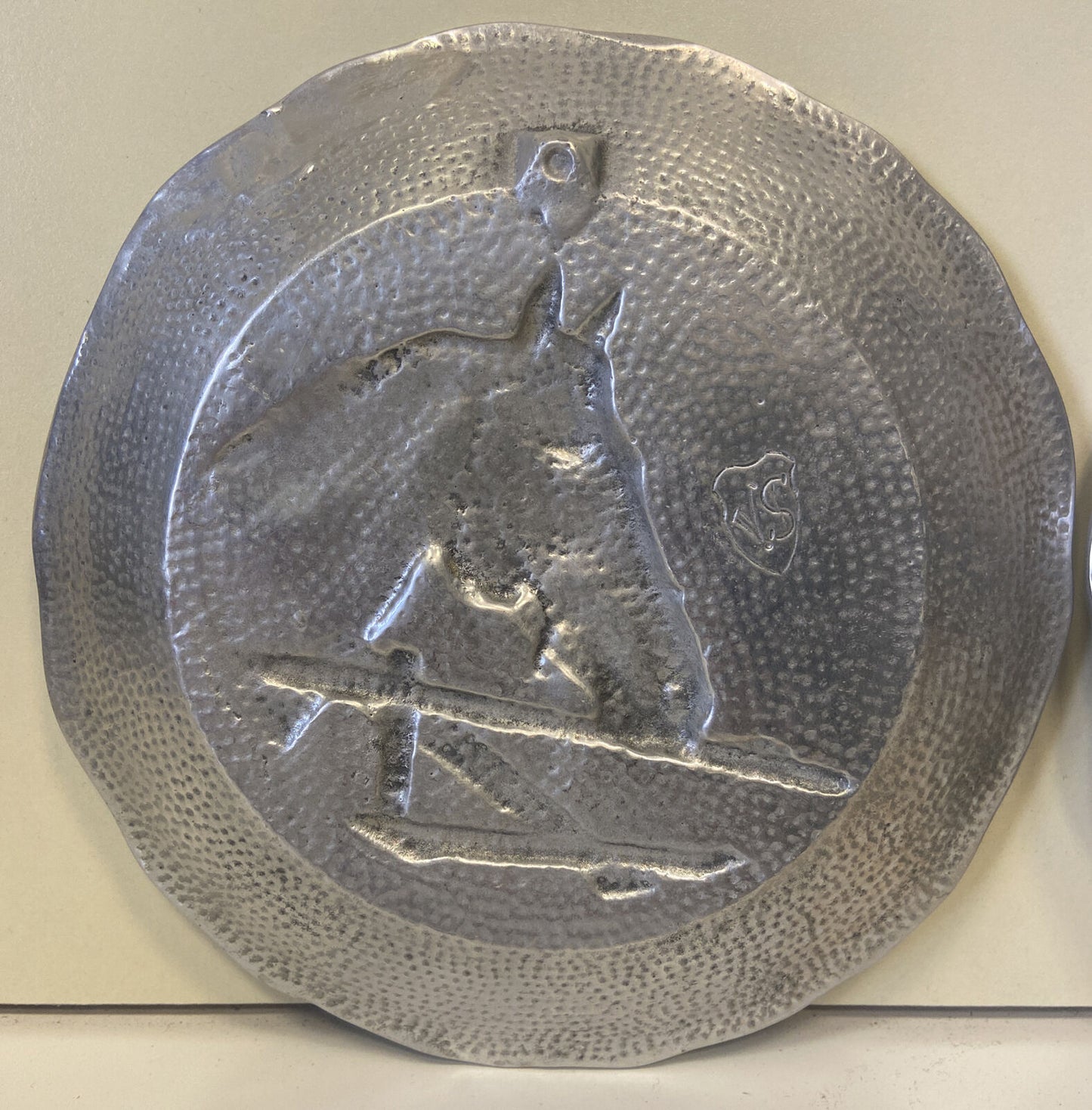 Pair of Memorabilia Plates with Equestrian Theme Engraved VS Preziosi