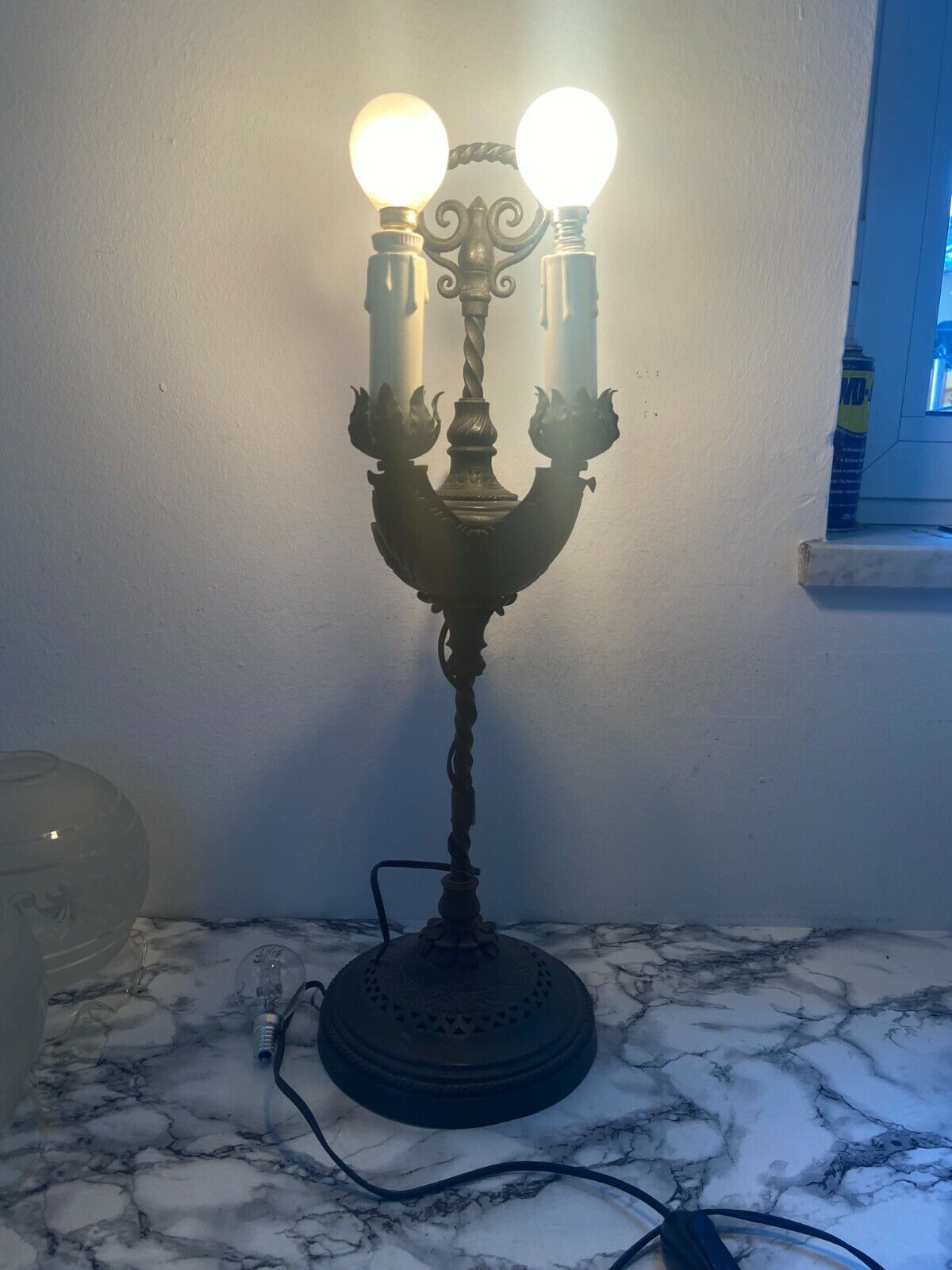 Table lamp