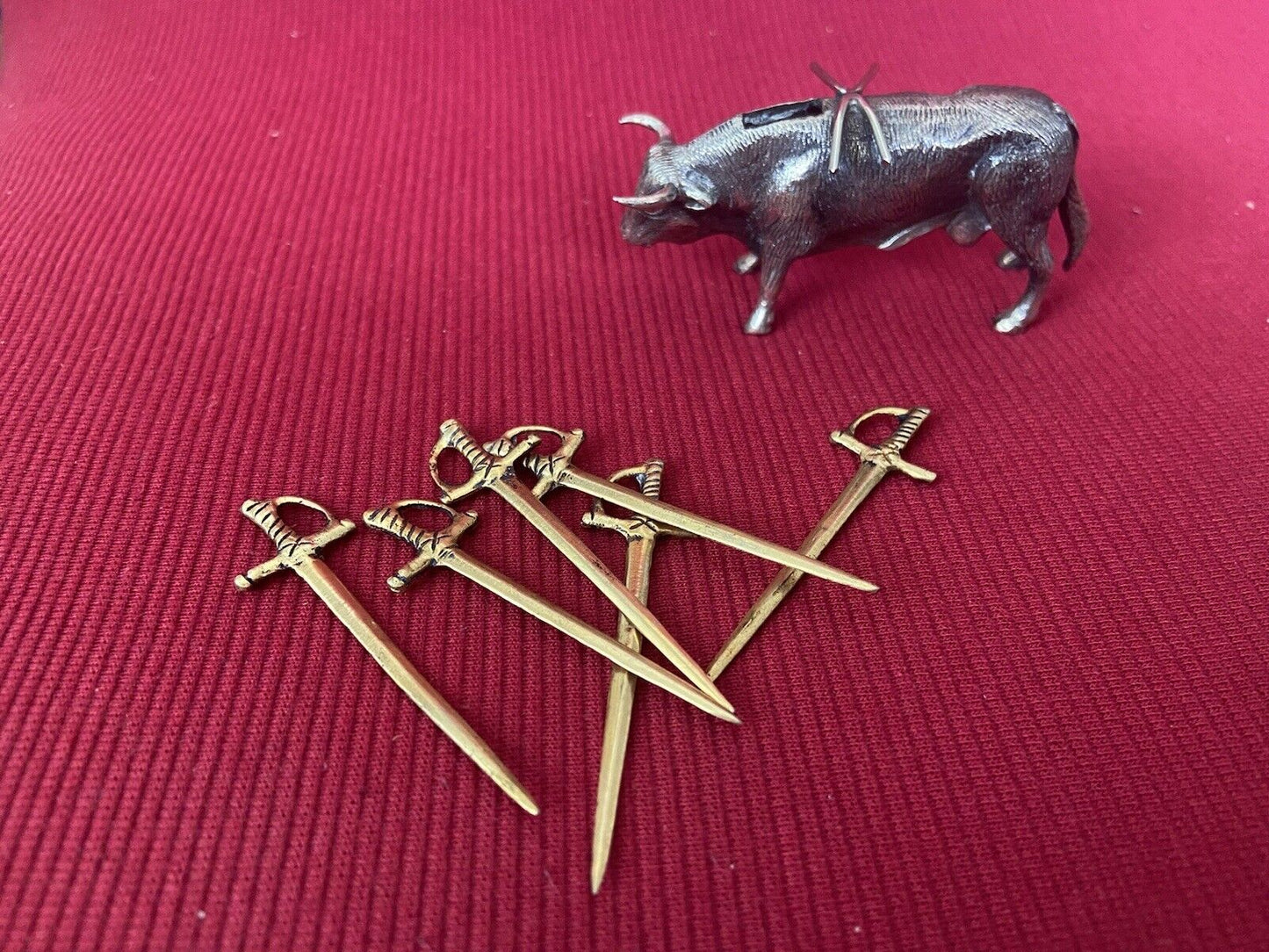 Bull With Silver Aperitif Pins