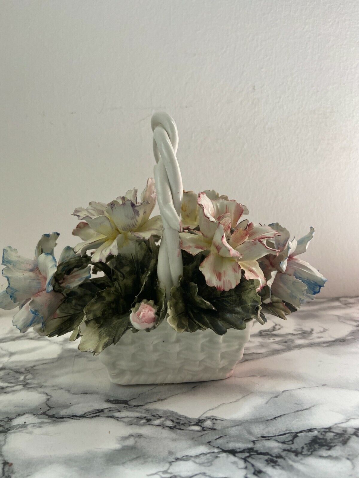 Art and antiques - CAPODIMONTE - Basket of flowers