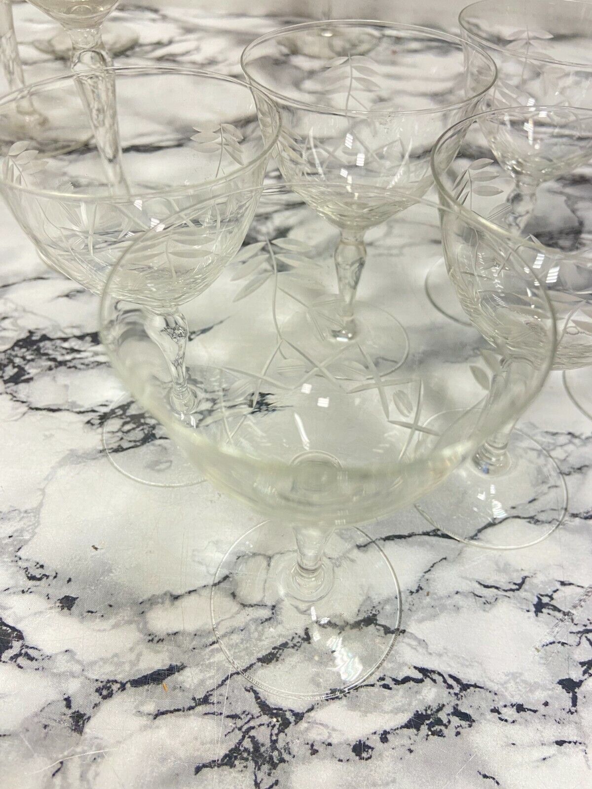 Set of 12-cup crystal glasses (6 water and 6 wine)