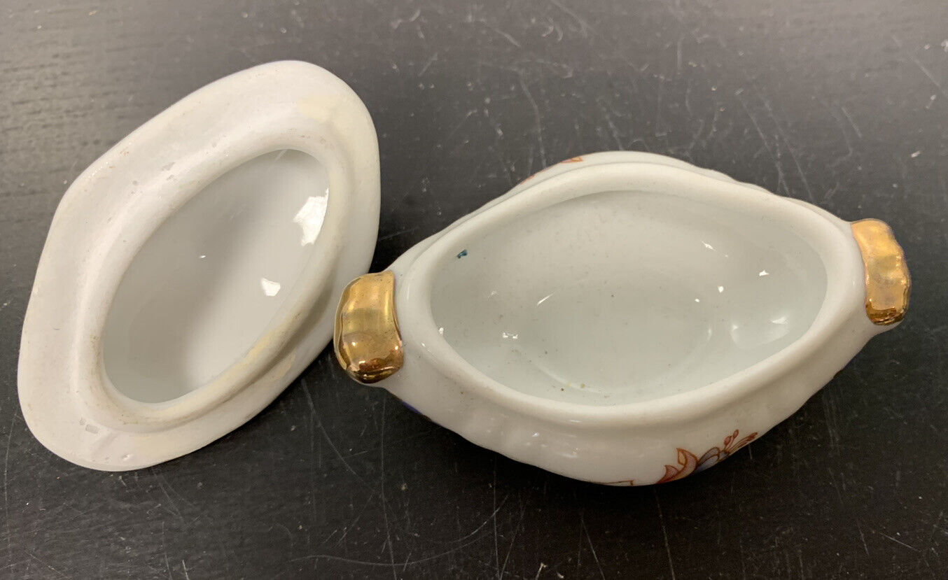 Small porcelain object holder