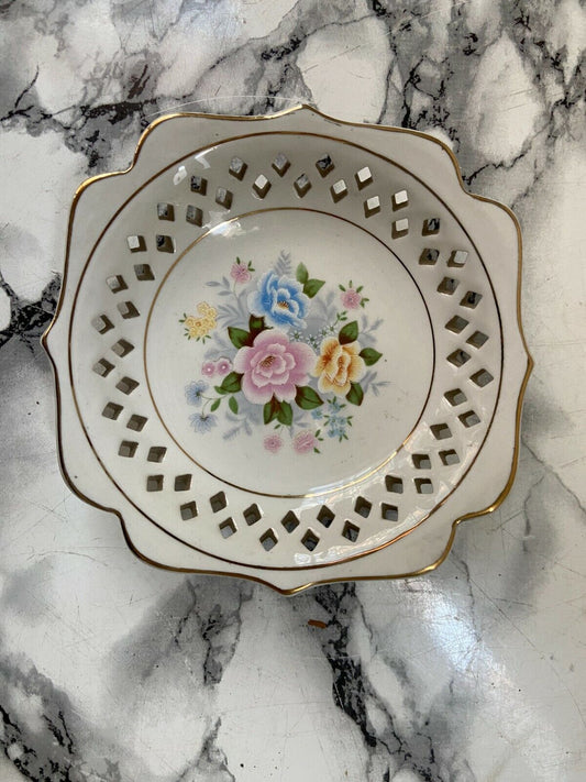 Porcelain plate made in China