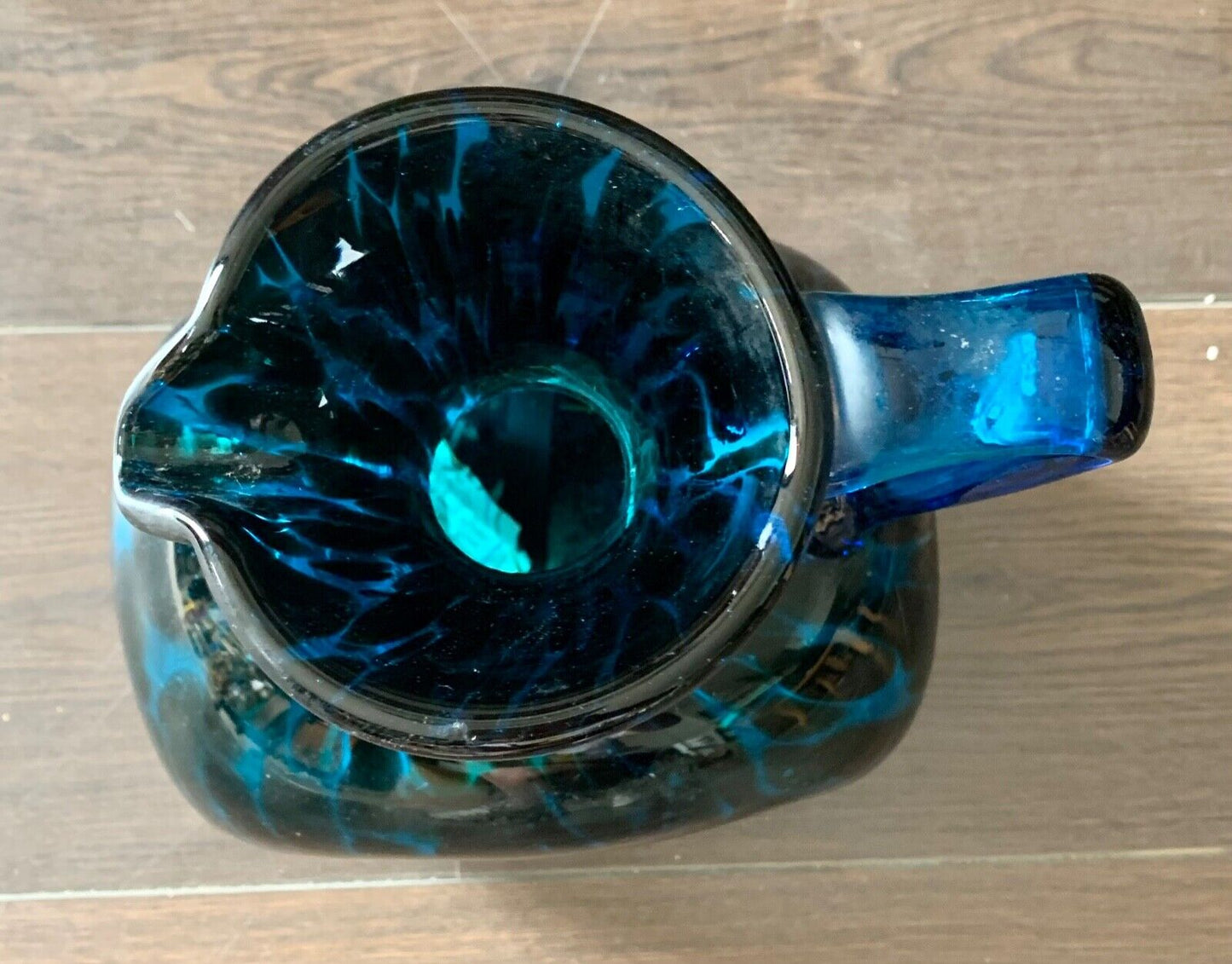 Vase en verre bleu