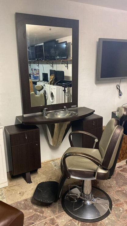 HAIRDRESSING STATION