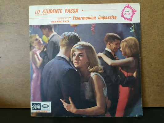 Cesare Via / The Student Passes - Accordion gone crazy 