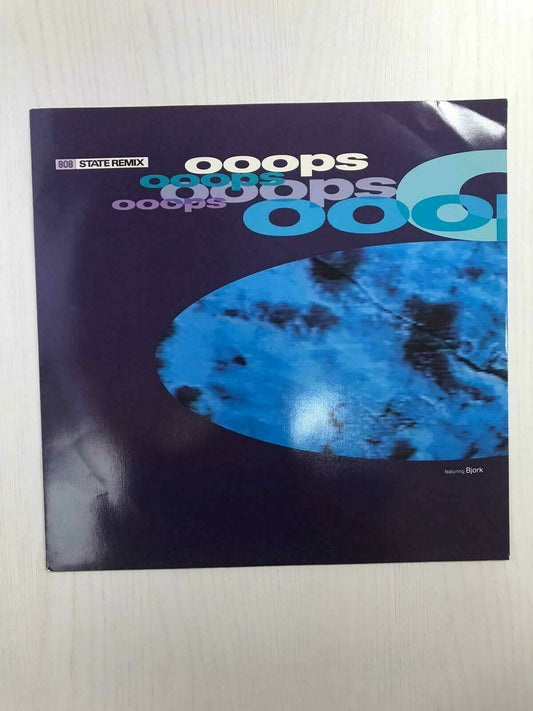 808 State Featuring Bjork – Ooops (Remix)