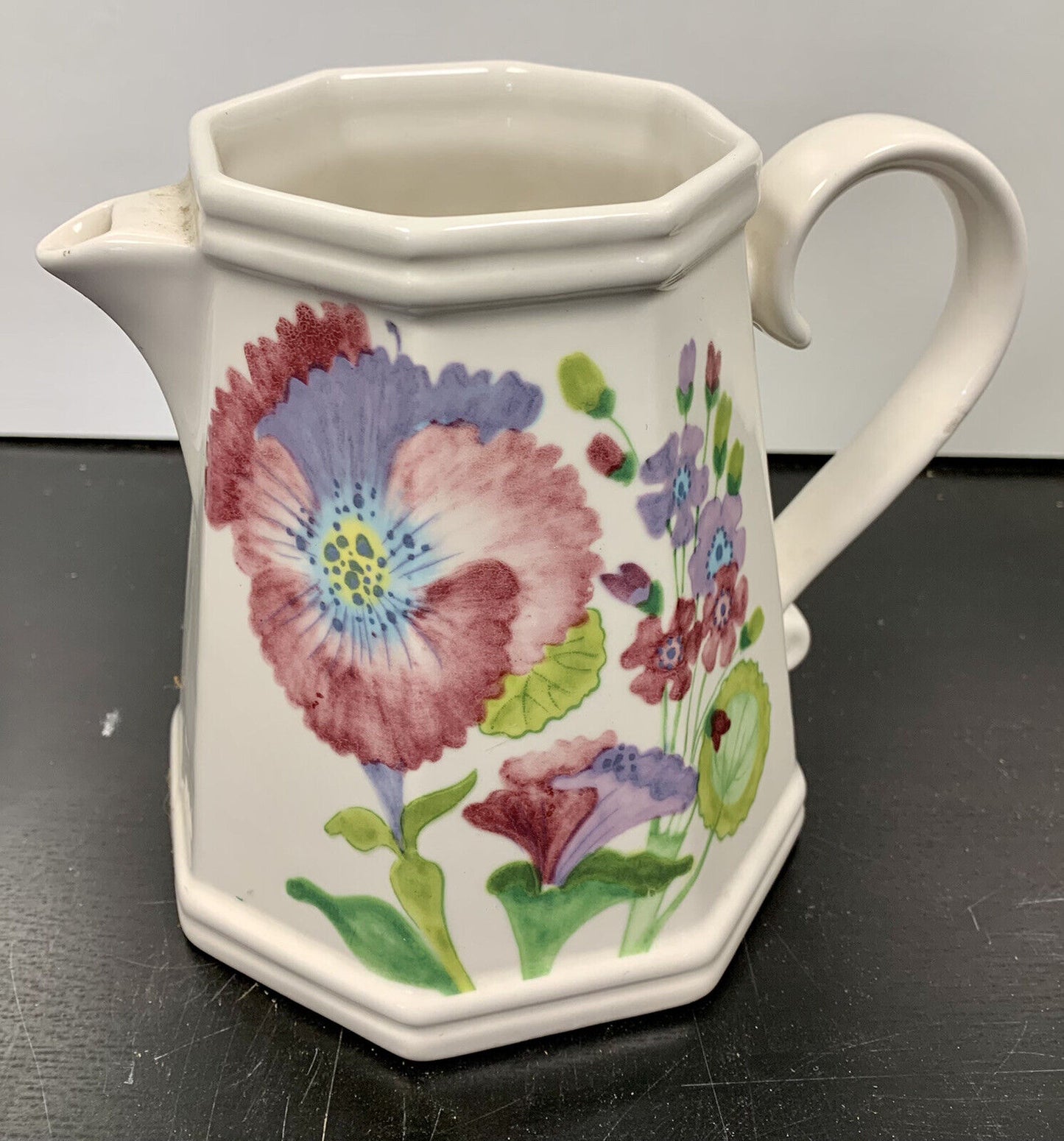 Caraffa in ceramica decorata