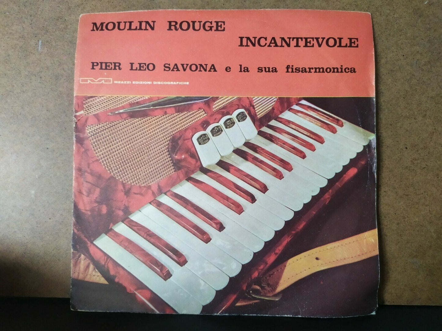 Pier Leo Savona e la sua fisarmonica / Moulin Rouge - Incantevole