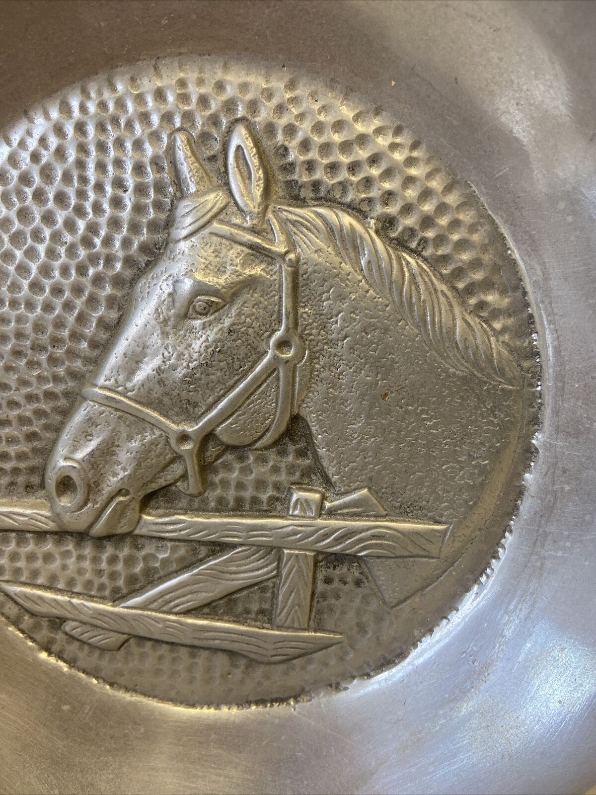 Pair of Memorabilia Plates with Equestrian Theme Engraved VS Preziosi