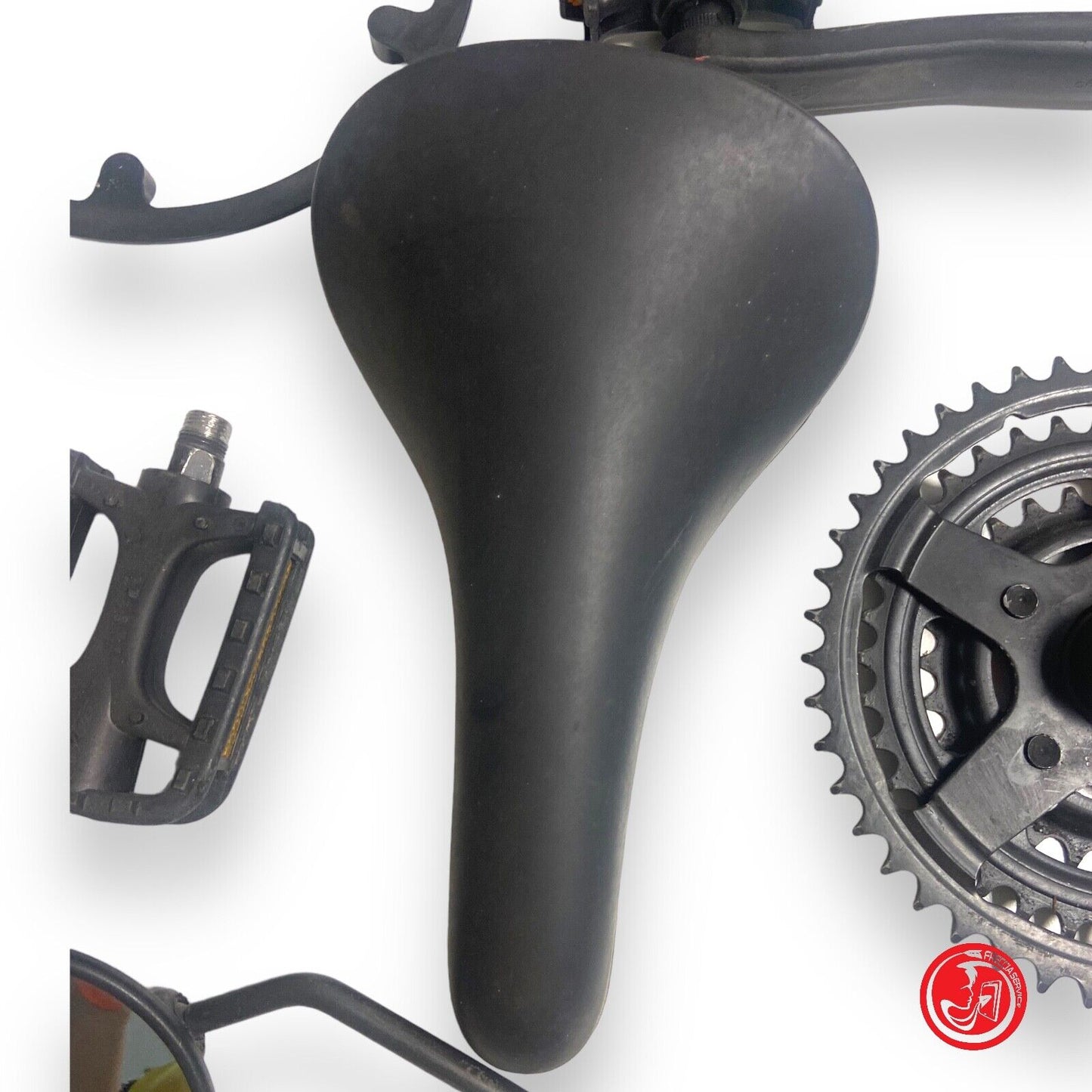 Accessori per le bici - sellino, pedali, supporto per catena