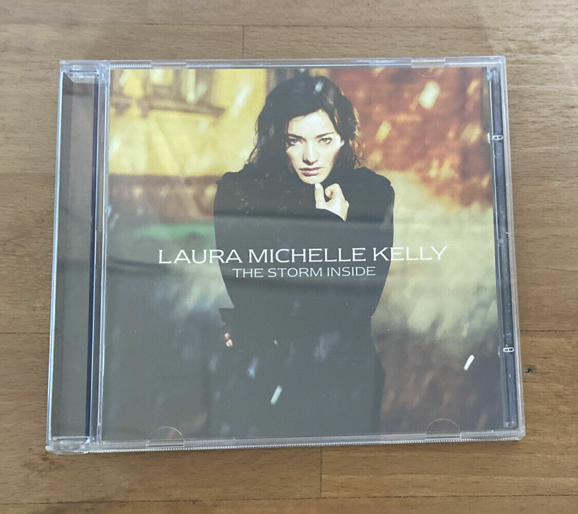 ID7318z - Laura Michelle Kelly - La tempête à l'intérieur - 0094635890624 