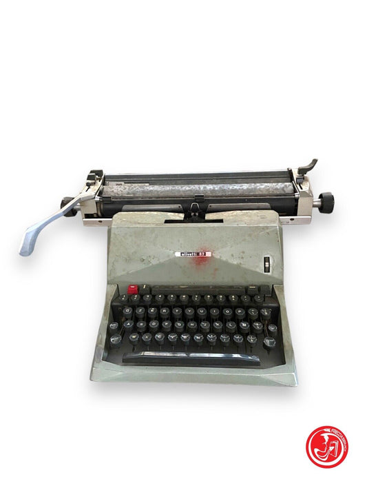 Macchina da scrivere Olivetti 82