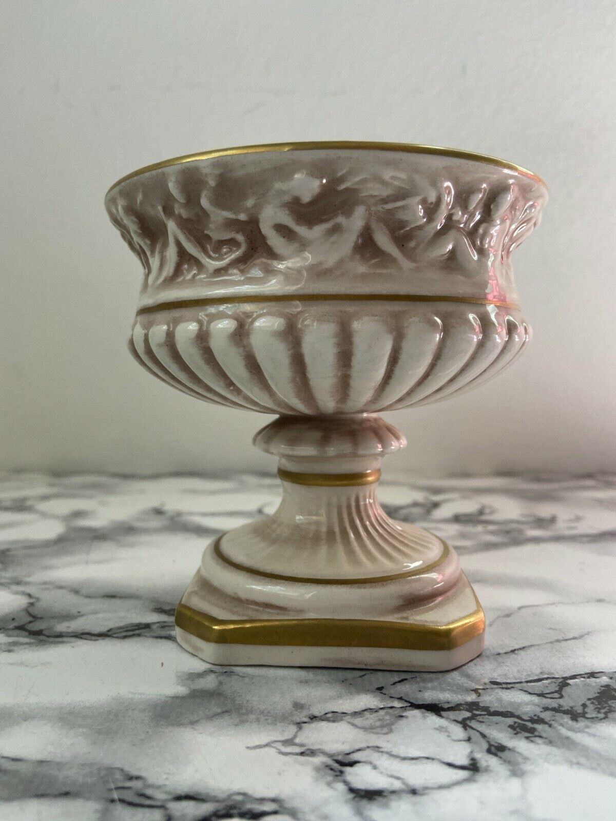 Art et antiquités - Capodimonte Coupe blanche et dorée