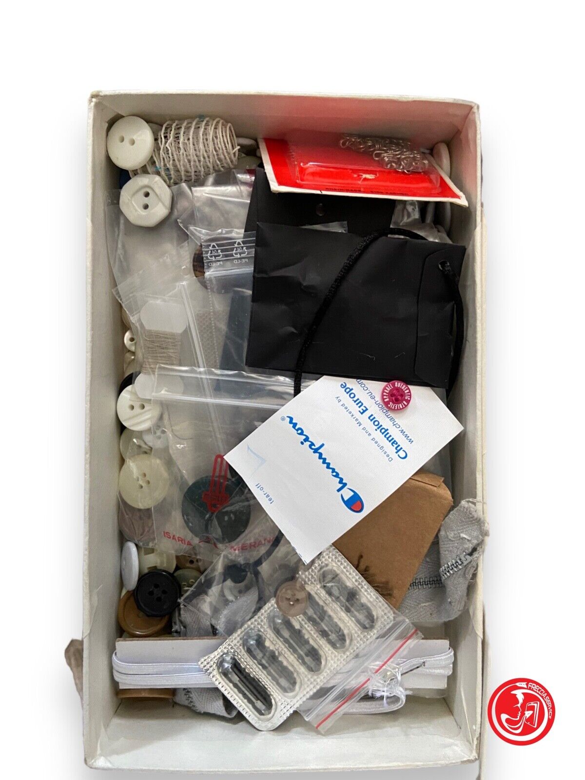 Sewing set - 4 boxes of threads and buttons from major brands 