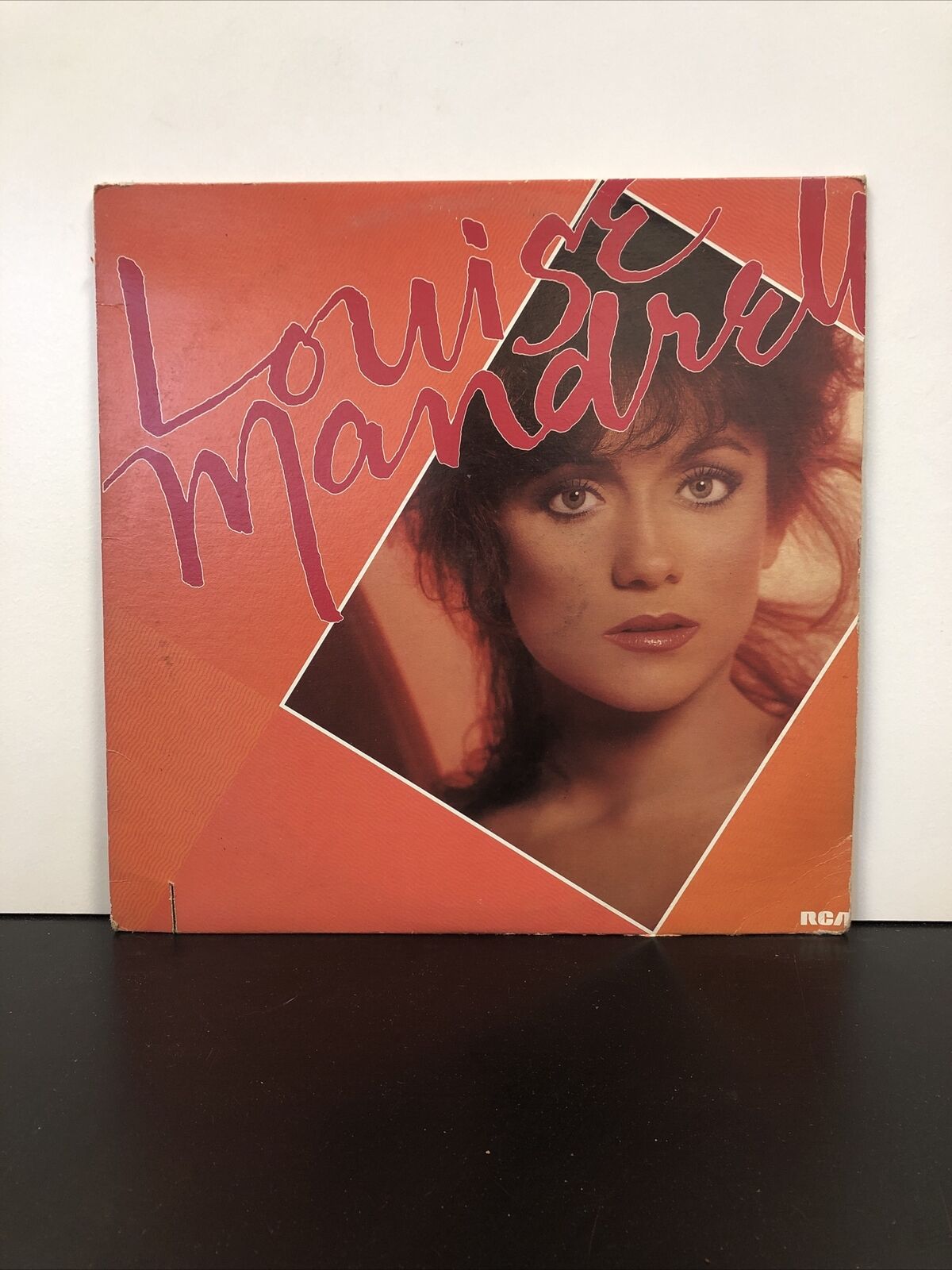 Lousie Mandrell trop chaude pour dormir