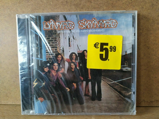 Lynyrd Skynyrd – (Pronounced 'Lĕh-'nérd 'Skin-'nérd)