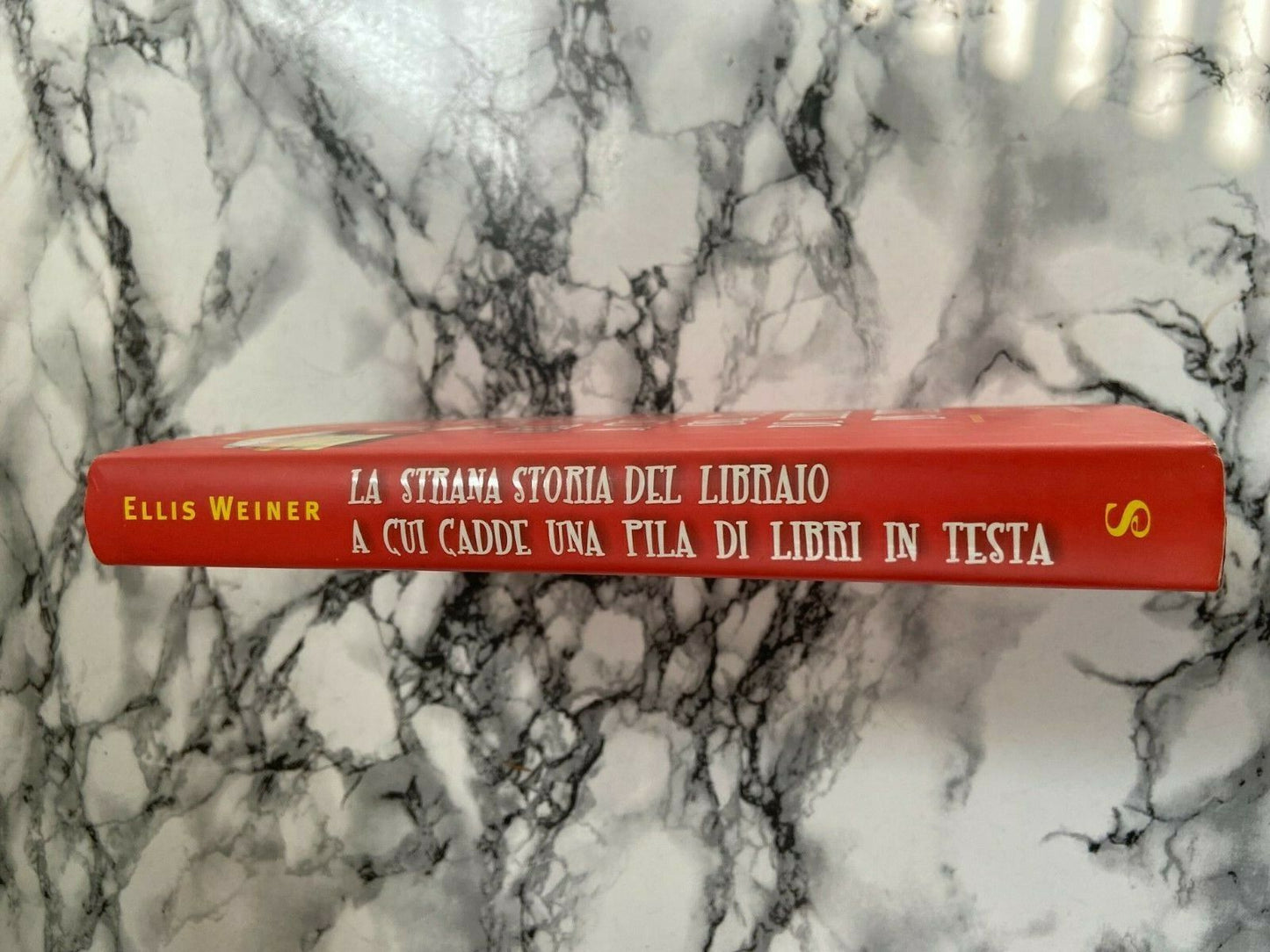 E. Weiner - L'étrange histoire du libraire qui lui fit tomber une pile de livres sur la tête