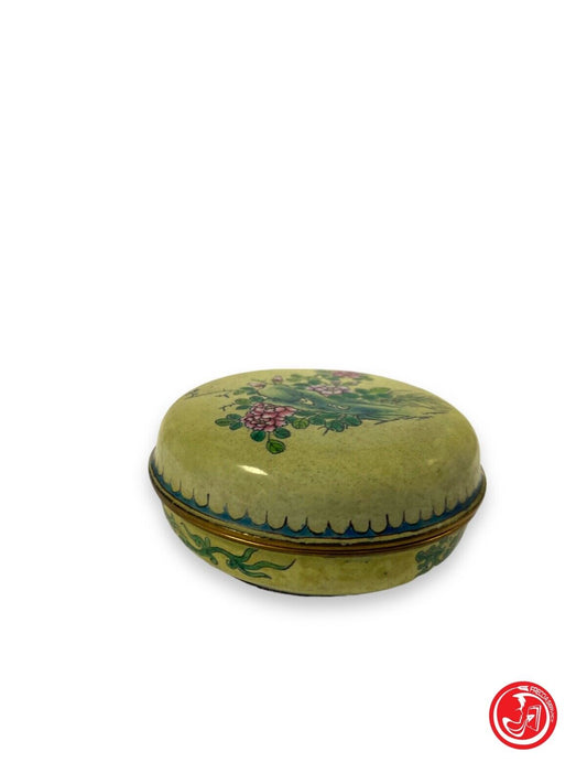 Ceramic jewelery/pill holder