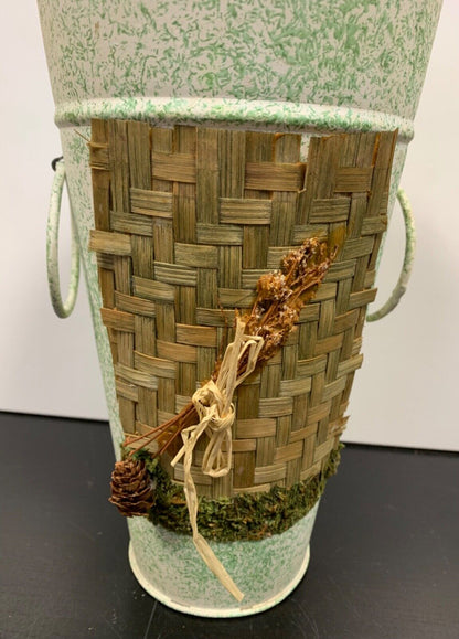 Decorated flower vase