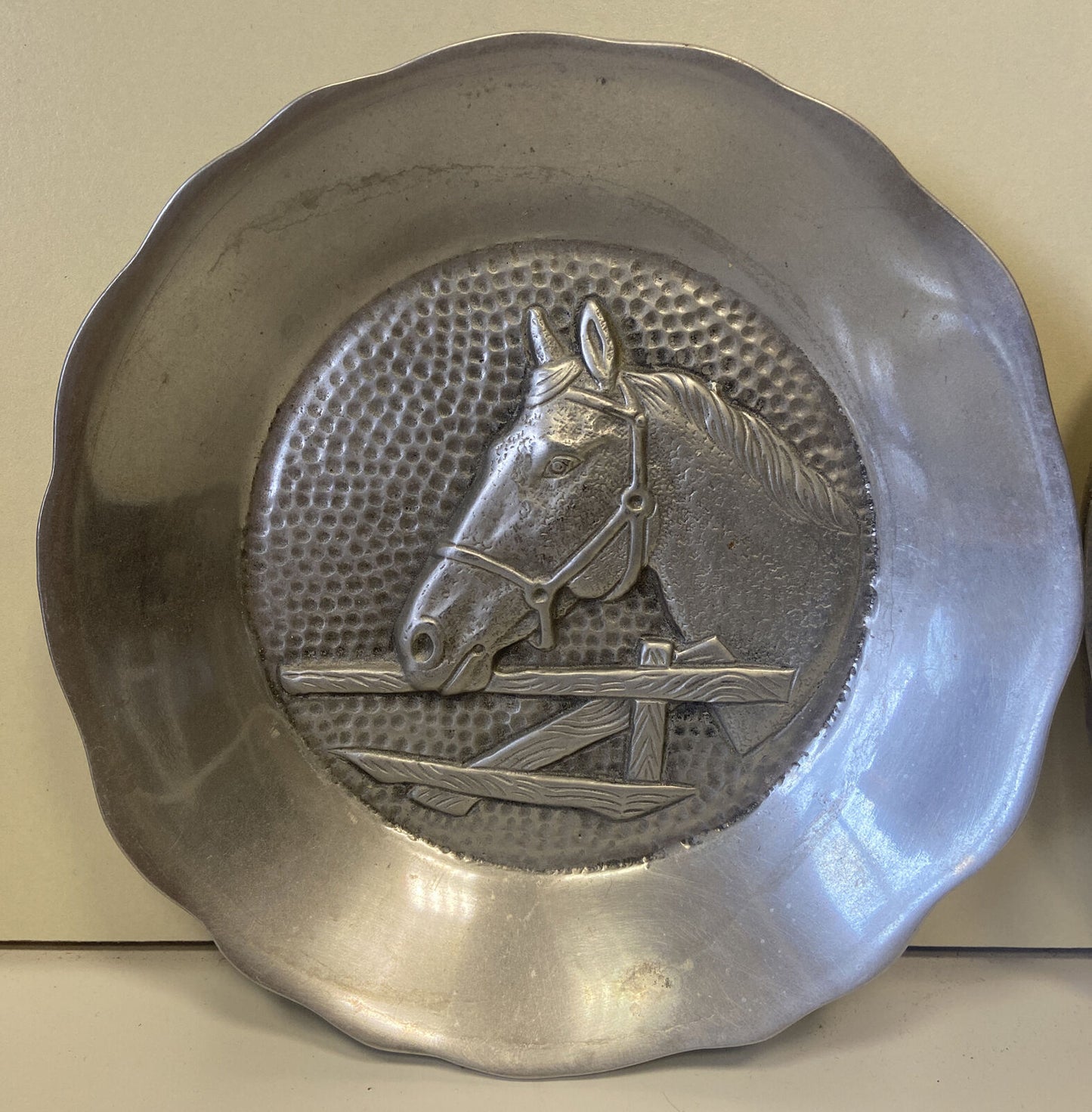 Pair of Memorabilia Plates with Equestrian Theme Engraved VS Preziosi