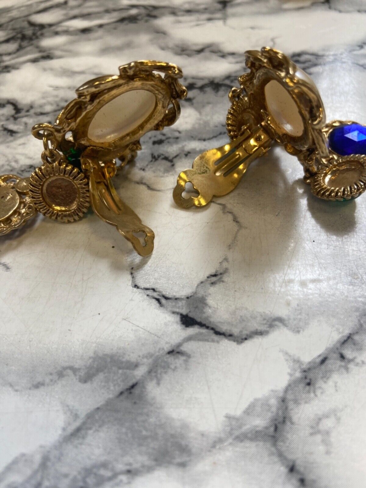 Boucles d'oreilles vintage - perle et pierres bleues et vertes