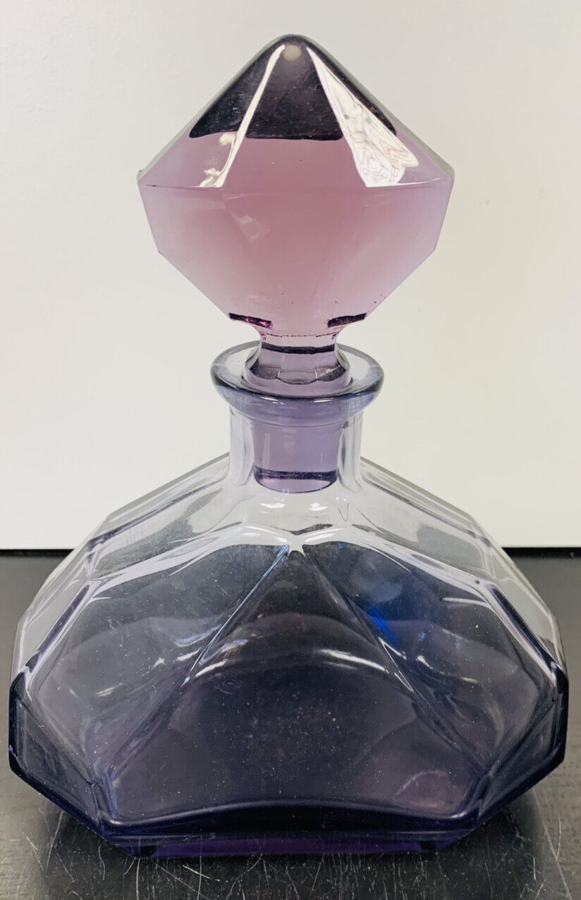Particular glass bottle