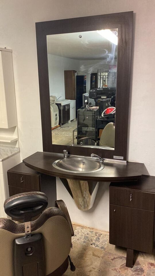 HAIRDRESSING STATION