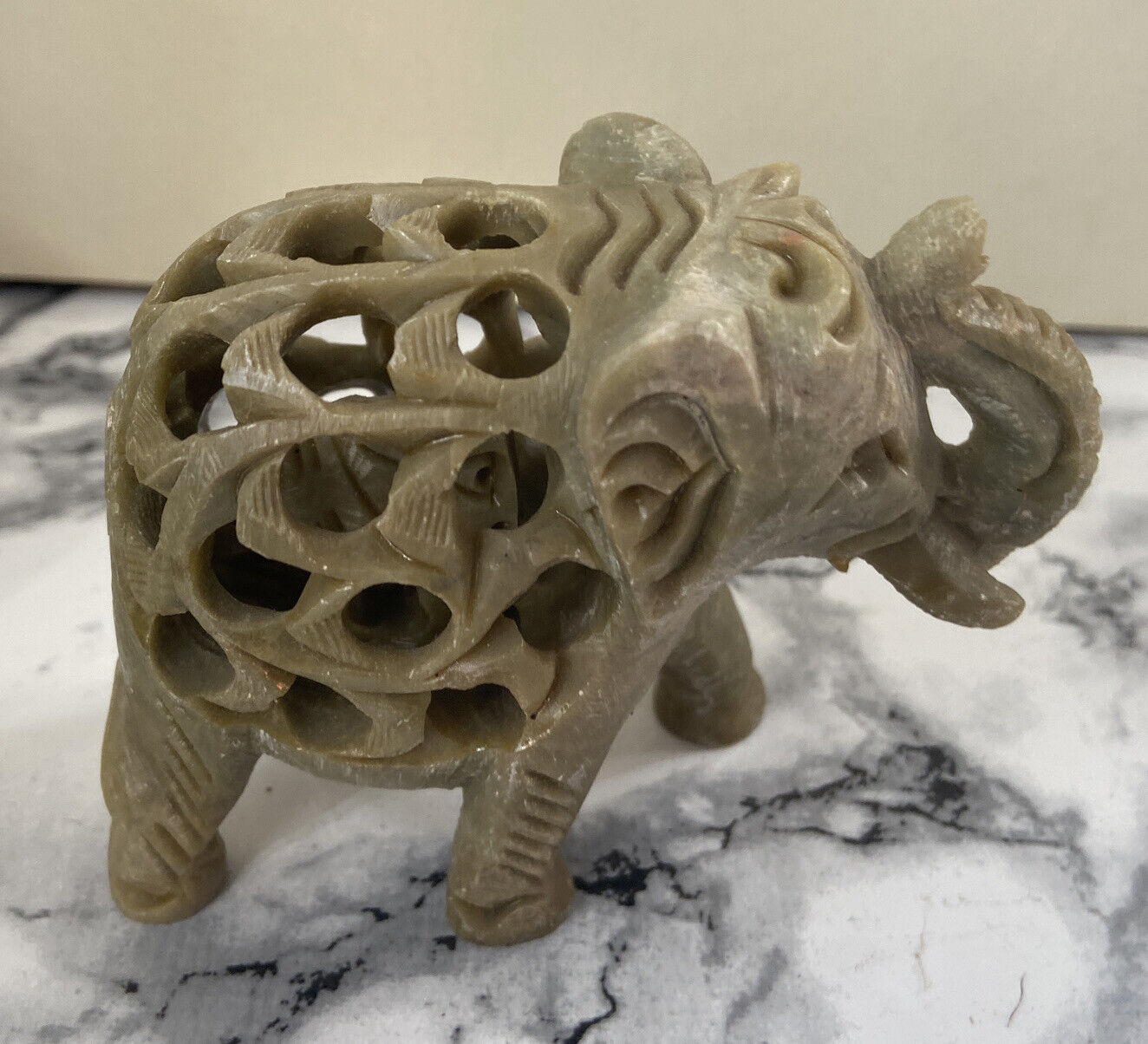 Elefante In Pietra Intagliata Decoratica Con Cavo All’interno