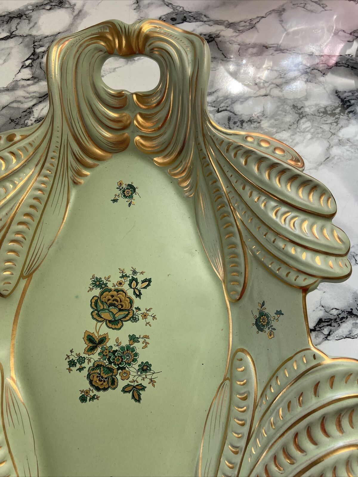 Mas Green/Gold Ceramic Centerpiece