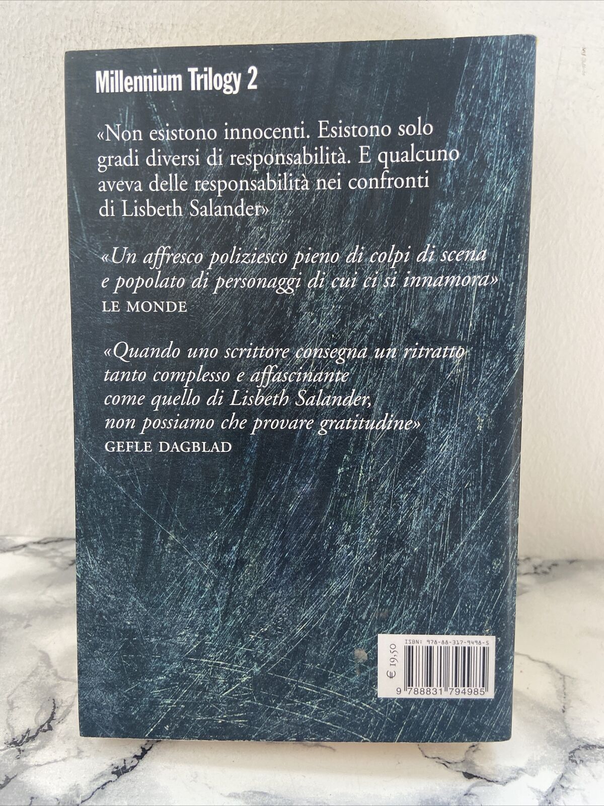 LA RAGAZZA CHE GIOCAVA CON IL FUOCO - Stieg Larsson / Marsilio 2009