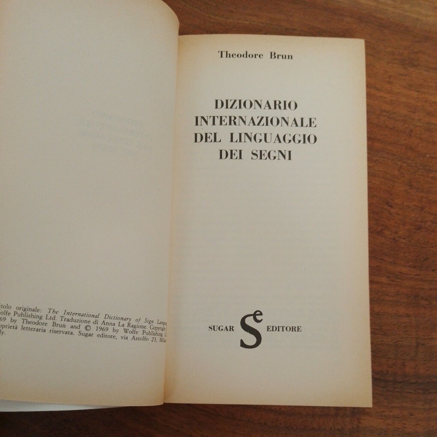 INTERNATIONAL DICTIONARY OF SIGN LANGUAGE - T. BRUN - SUGAR 1969