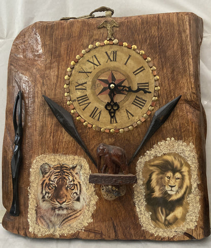 Horloge murale construite en bois