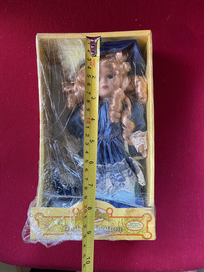 Bambola in porcellana