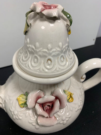 Ornament teapot decorated in ceramic