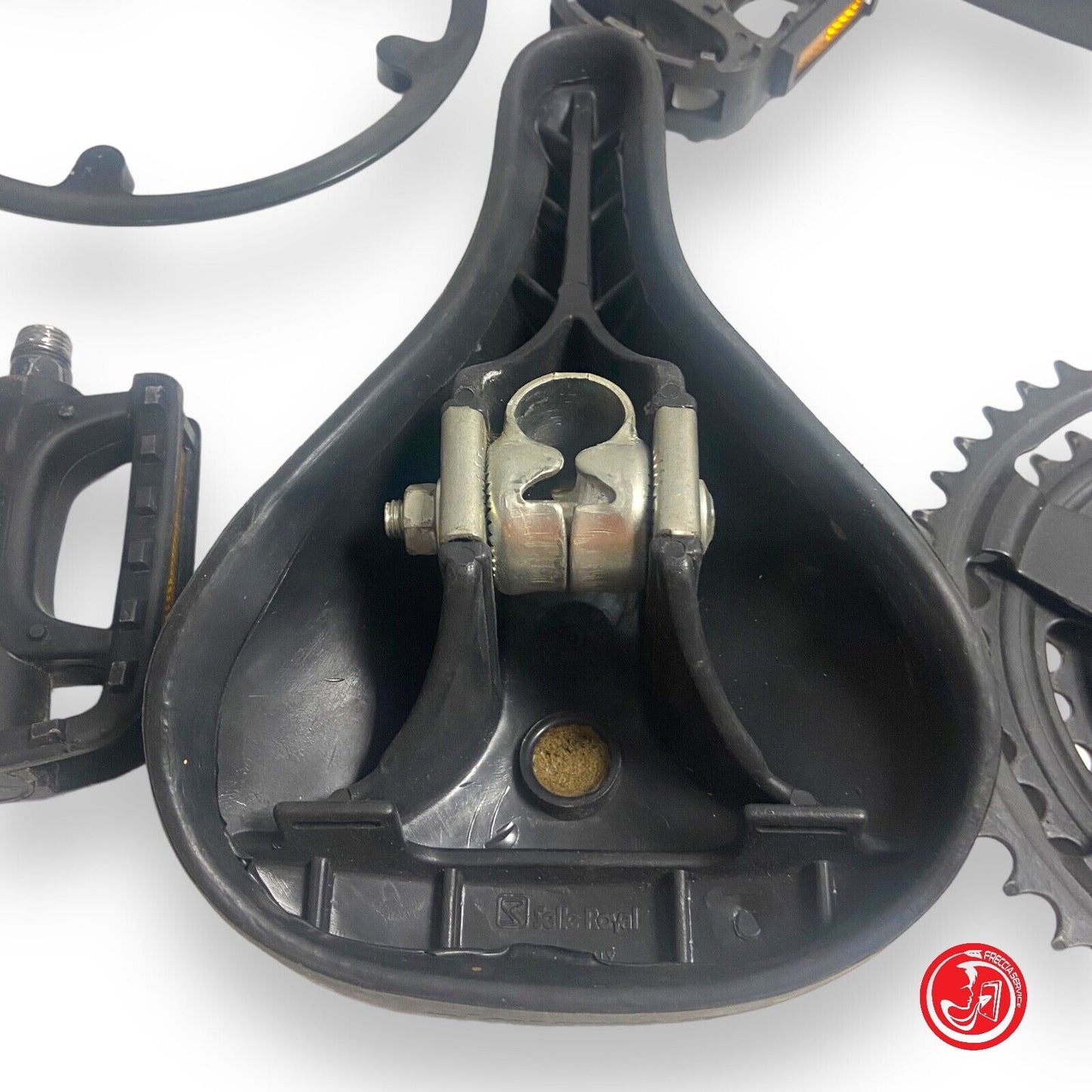 Accessori per le bici - sellino, pedali, supporto per catena