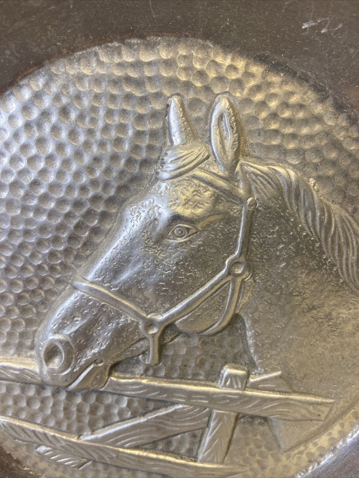 Pair of Memorabilia Plates with Equestrian Theme Engraved VS Preziosi