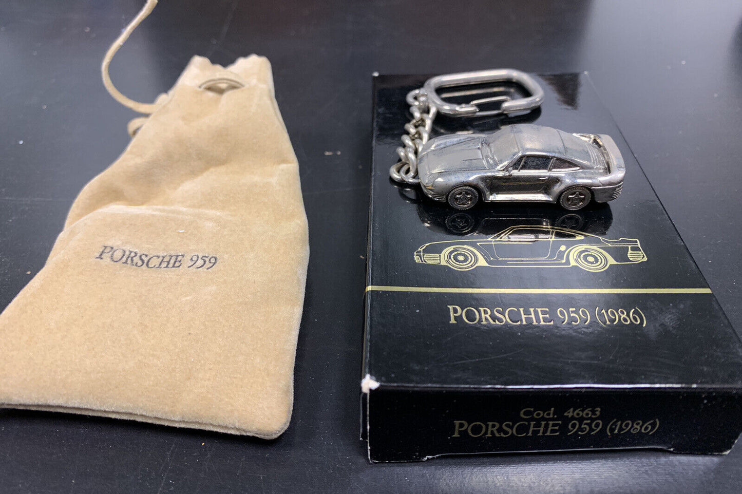 Burago Porsche 959 (1986) key ring